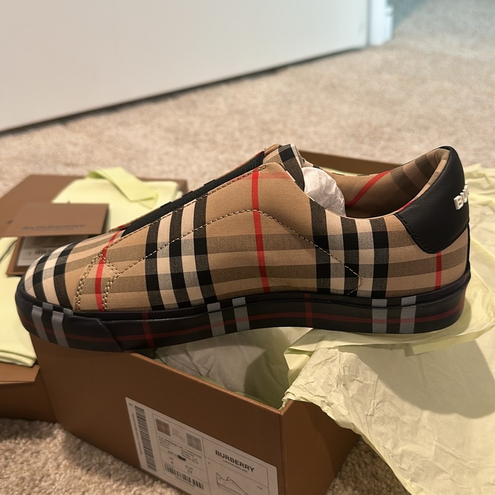 Burberry BNIB size 37 EUR slip on sneakers - Picture 2 of 8